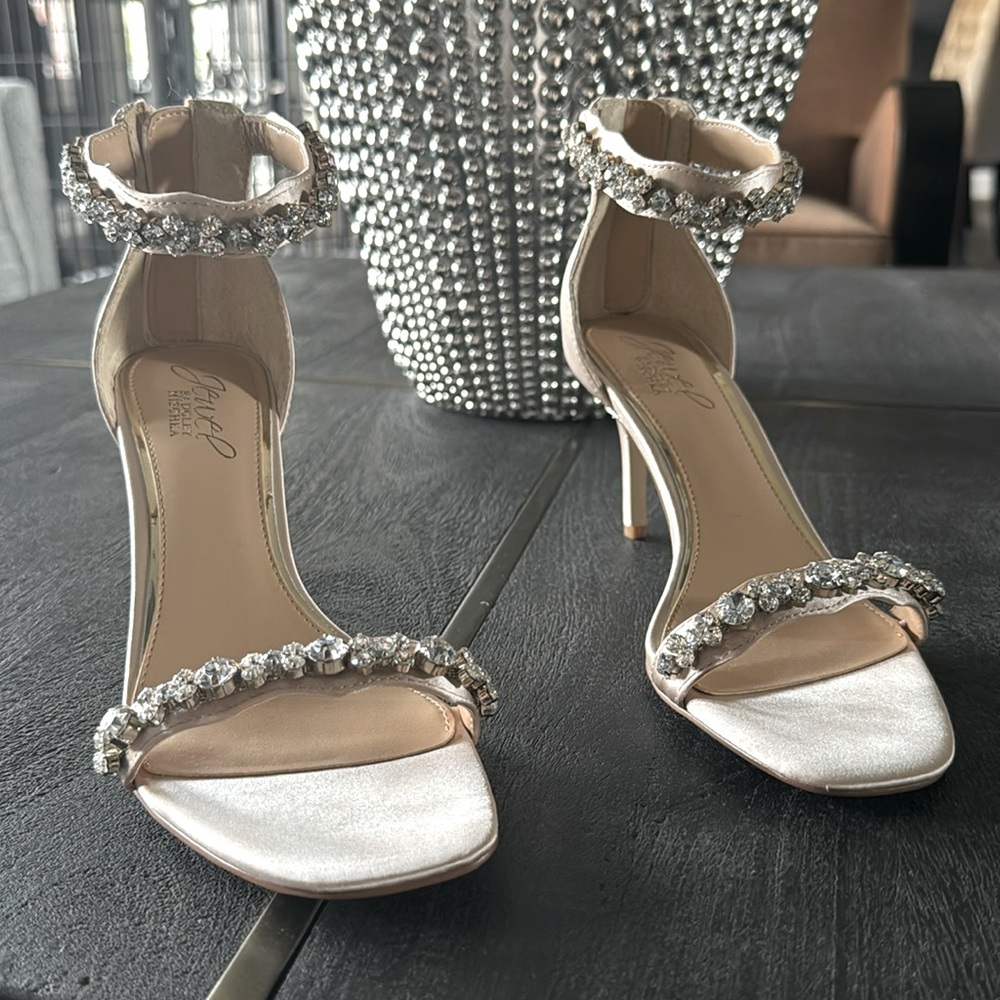 Champagne satin heels adorned with open-toed rhinestones. Bridal or Gala
